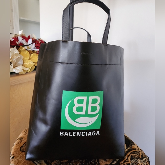 Balenciaga - Picture 2 of 12